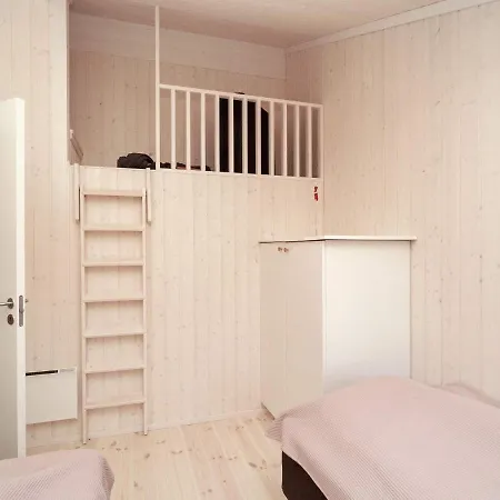 8 Person In Hundested